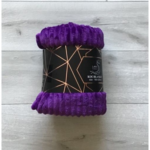 Koc Z Mikrofibry Tłoczony Pasy 160x200cm Ciemny Fiolet