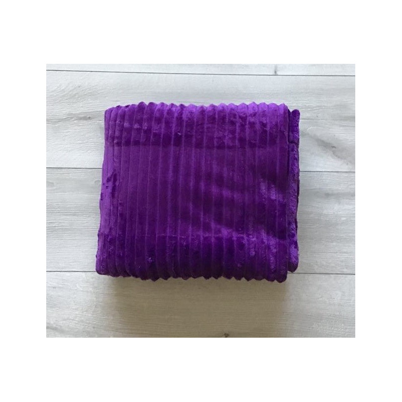 Koc Z Mikrofibry Tłoczony Pasy 160x200cm Ciemny Fiolet