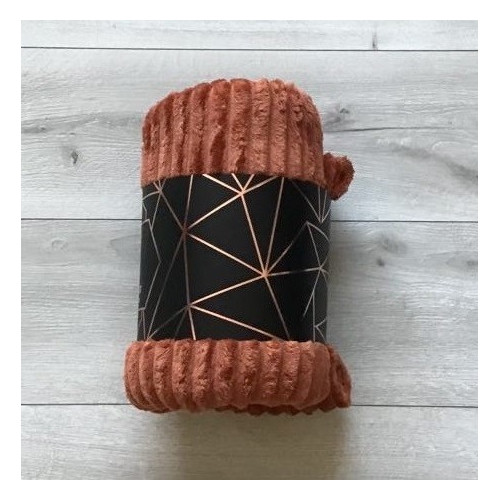 Koc Z Mikrofibry Tłoczony Pasy 160x200cm Rudy Ceglaty