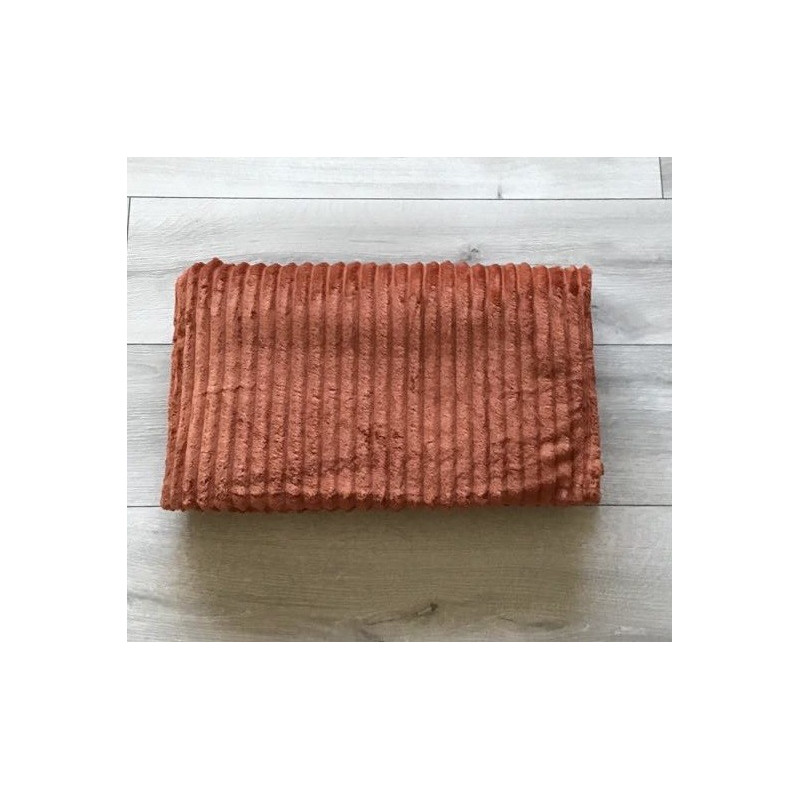 Koc Z Mikrofibry Tłoczony Pasy 160x200cm Rudy Ceglaty