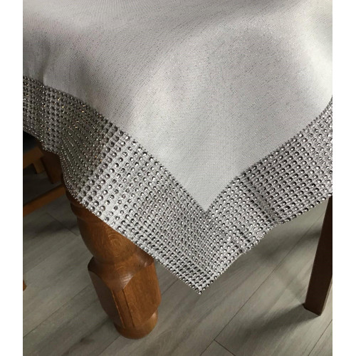 Obrus Biały Ze Srebrną Nitką Obszyty Cekinami