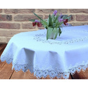 Obrus Owalny Biały Obszyty Elegancką Gipiurą