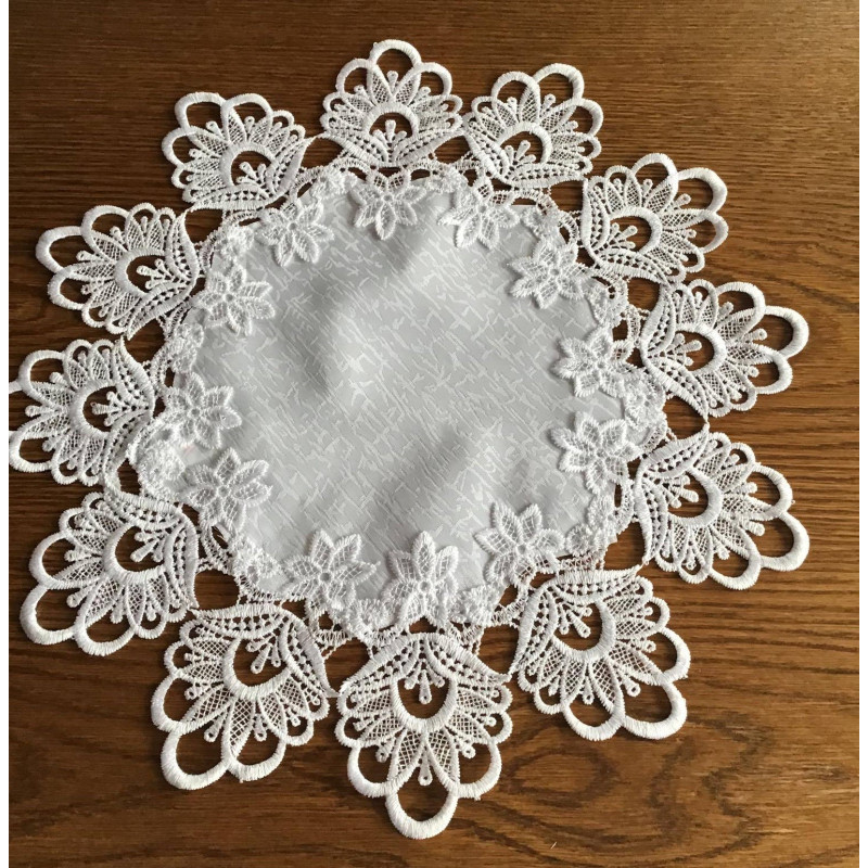 Serwetka Okrągła Biała Obszyta Gipiurą