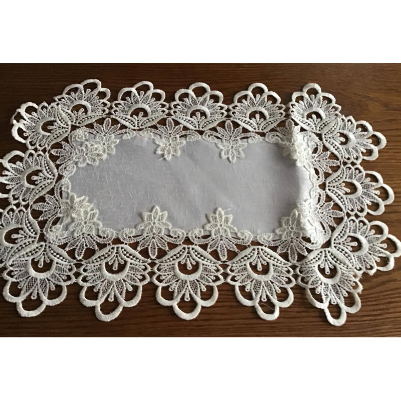 Serwetka Ekri 35x50 Cm Obszyta Gipiurą