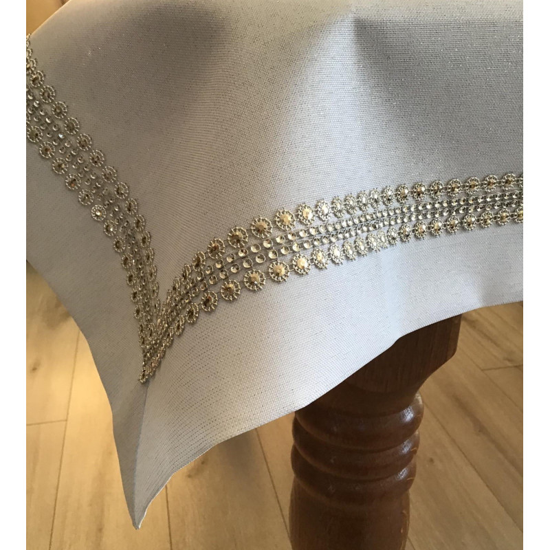 Obrus Biały Ze Srebrną Nitką Z Cekinami