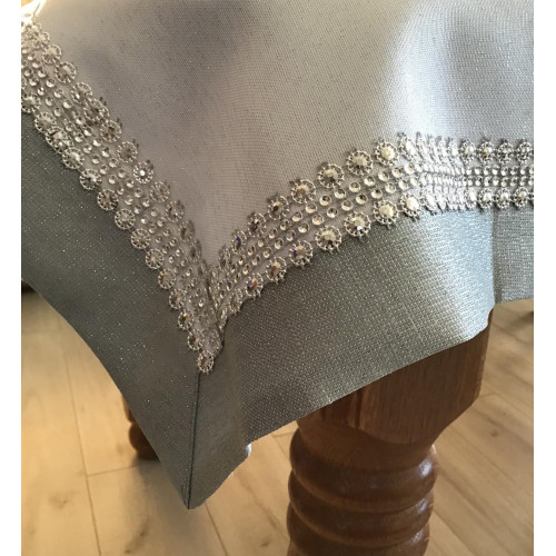 Obrus Biały Ze Srebrną Nitką Z Szarą Lamówką I Z Cekinami