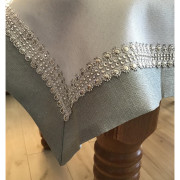 Obrus Biały Ze Srebrną Nitką Z Szarą Lamówką I Z Cekinami