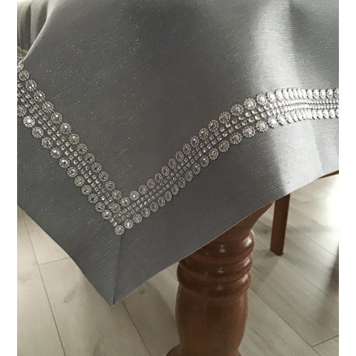 Obrus Szary Ze Srebrną Nitką Z Cekinami 110x160 cm