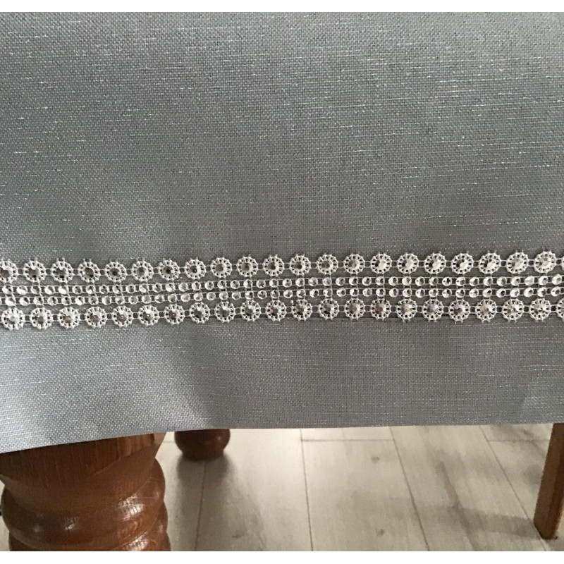 Obrus Szary Ze Srebrną Nitką Z Cekinami 110x160 cm