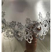 Obrus Biały Obszyty Elegancką Szarą Gipiurą