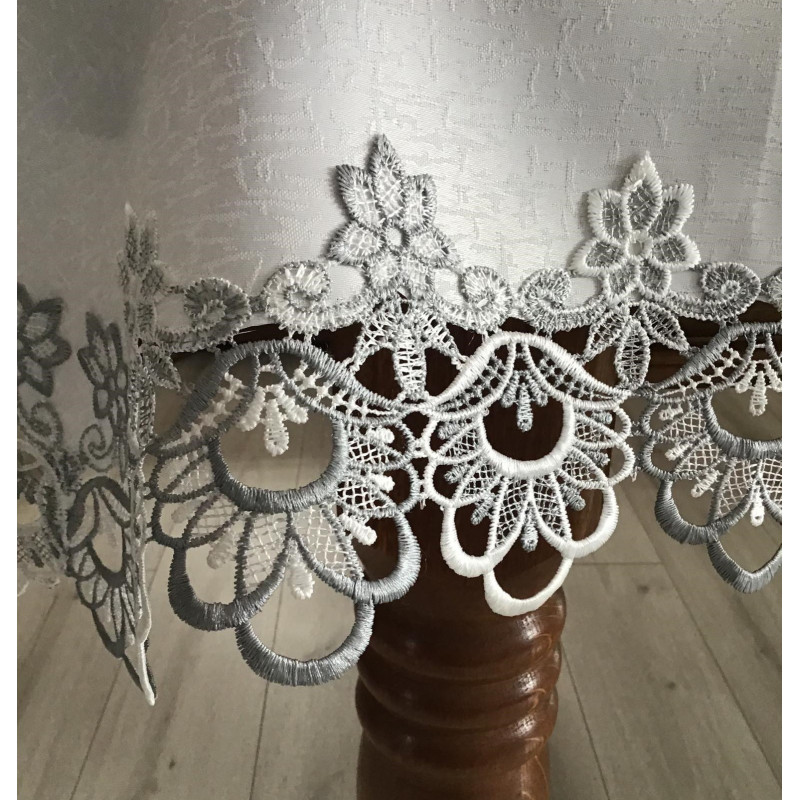 Obrus Biały Obszyty Elegancką Szarą Gipiurą