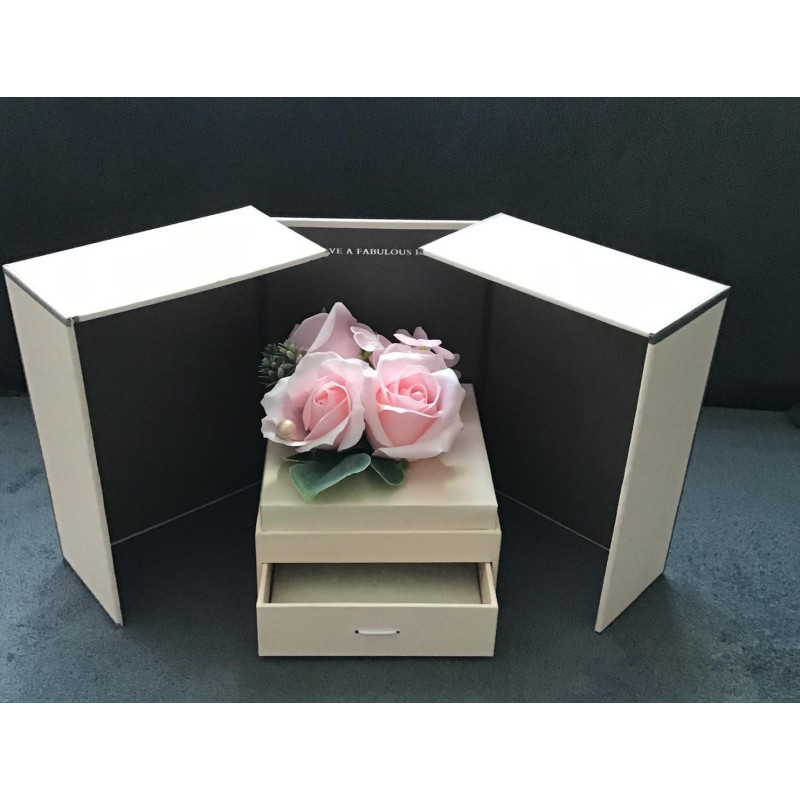 Szkatułka Z Kwiatami Mydlanymi Różyczki Różowe