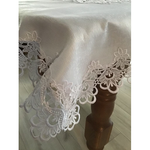 Obrus Biały Obszyty Elegancką Gipiurą