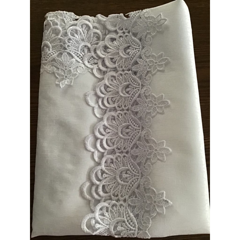 Obrus Biały Obszyty Elegancką Gipiurą