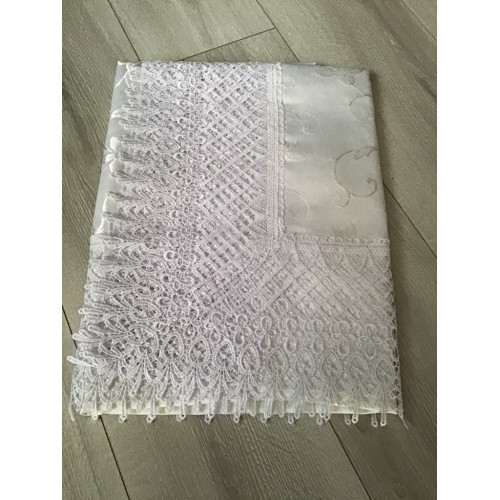 Obrus z gipiurą haftowany