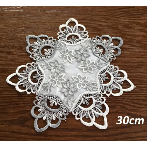 Serwetka Okrągła Biała Obszyta Szarą Gipiurą