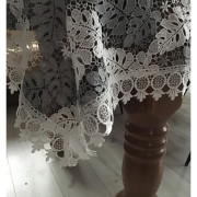 Obrus Cały Koronkowy W Biało Szare Liście