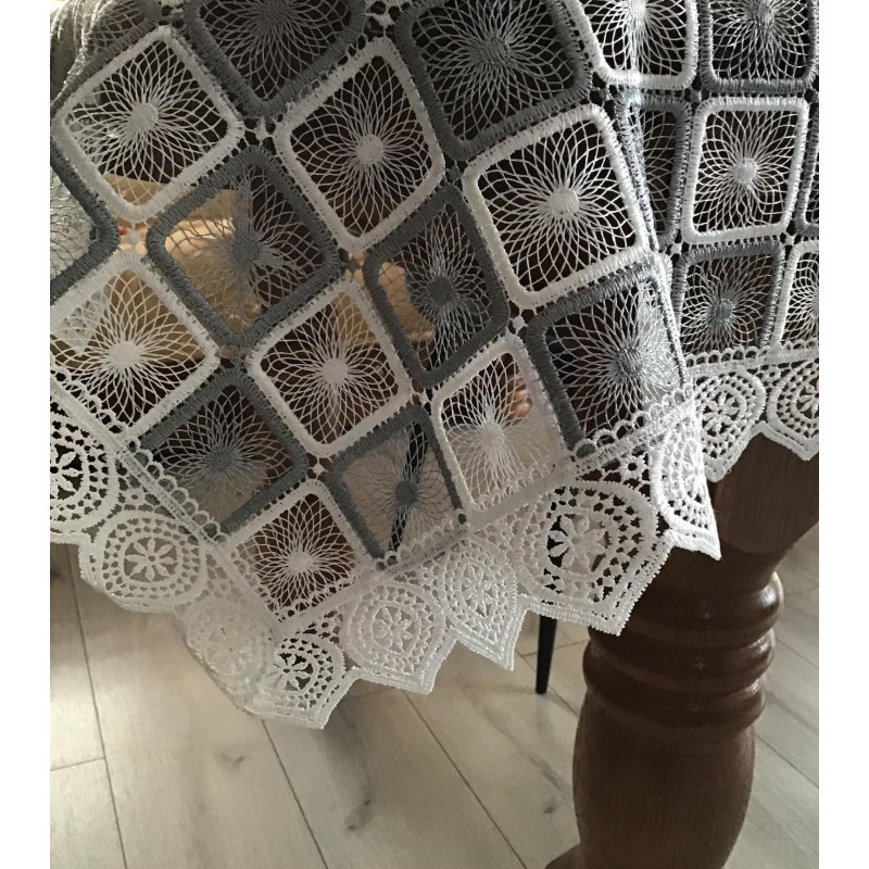 Obrus Cały Koronkowy W Biało Szare Kwadraty