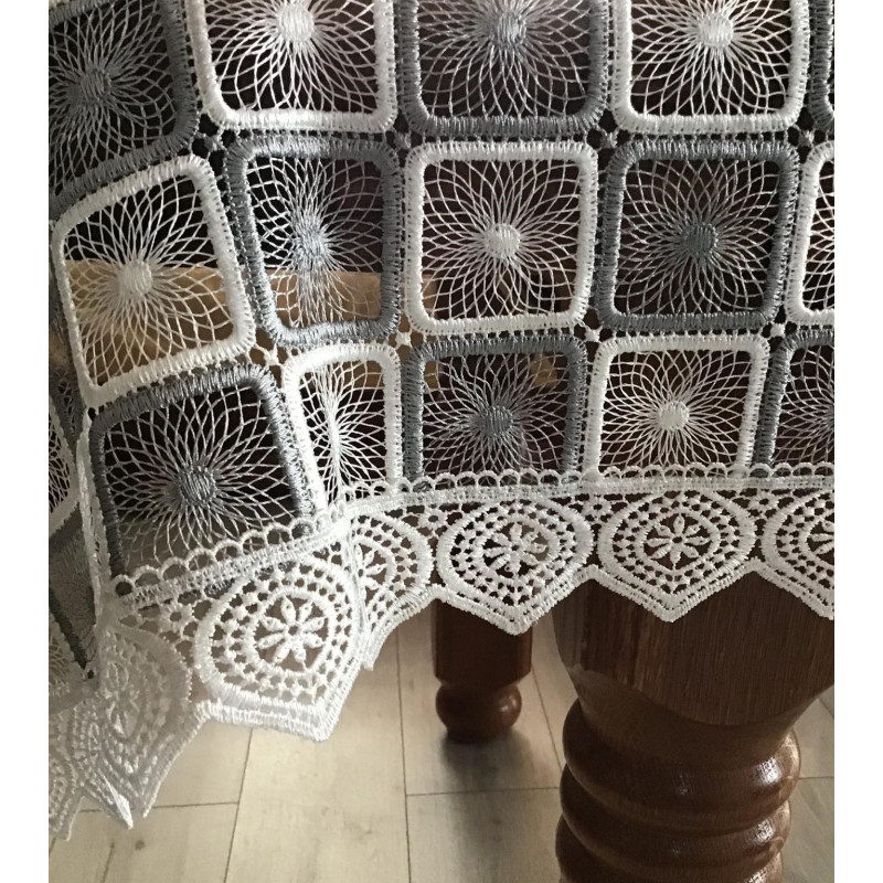 Obrus Cały Koronkowy W Biało Szare Kwadraty