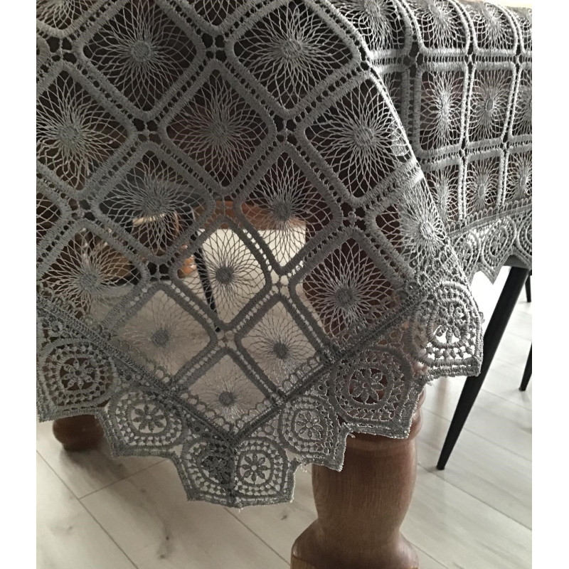 Obrus Cały Koronkowy W Szare Kwadraty