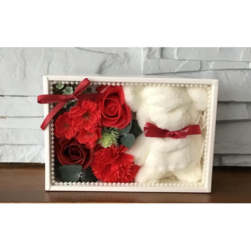 Flower Box Pachnący Mydlany Bukiet Z Ręczniczkiem Czerwony