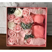 Flower Box Pachnący Mydlany Bukiet Z Ręczniczkiem Różowy