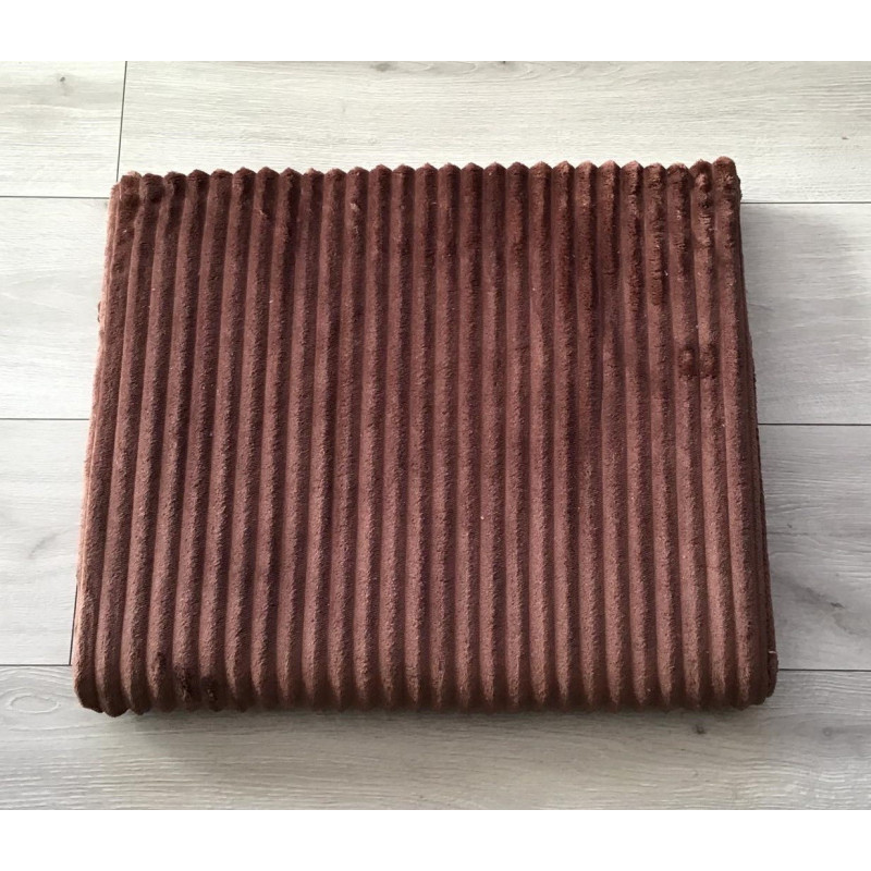 Koc Z Mikrofibry Tłoczony Pasy 160x200cm Brązowy