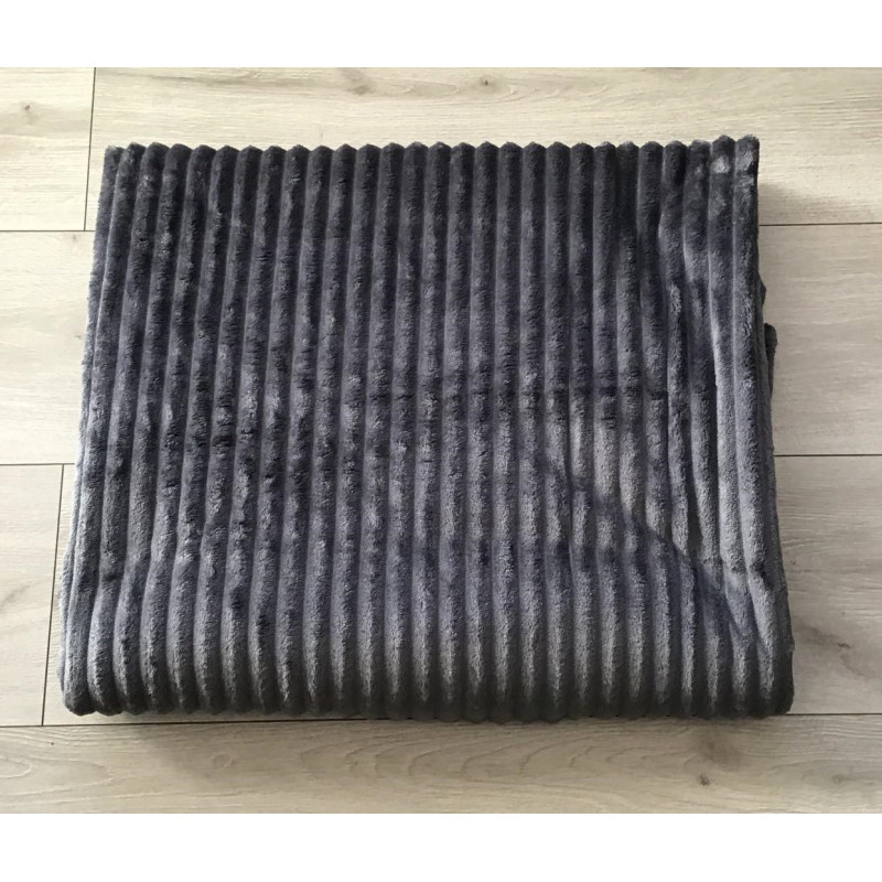 Koc Z Mikrofibry Tłoczony Pasy 220x200cm Ciemny Szary