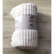 Koc Z Mikrofibry Tłoczony Pasy 220x200cm Biały