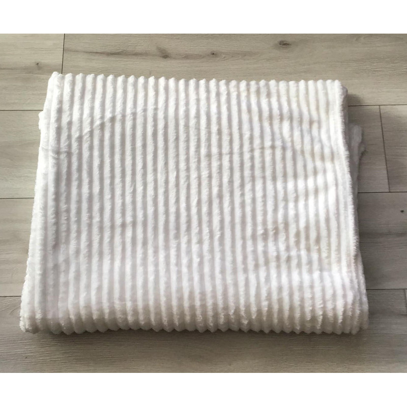 Koc Z Mikrofibry Tłoczony Pasy 220x200cm Biały