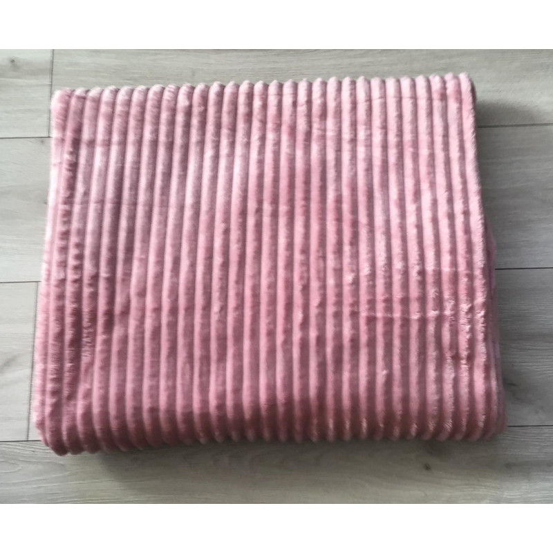 Koc Z Mikrofibry Tłoczony Pasy 220x200cm Pudrowy Róż