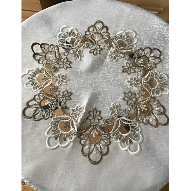 Obrus Okrągły Jasny Ekri Obszyty Beżową Gipiurą