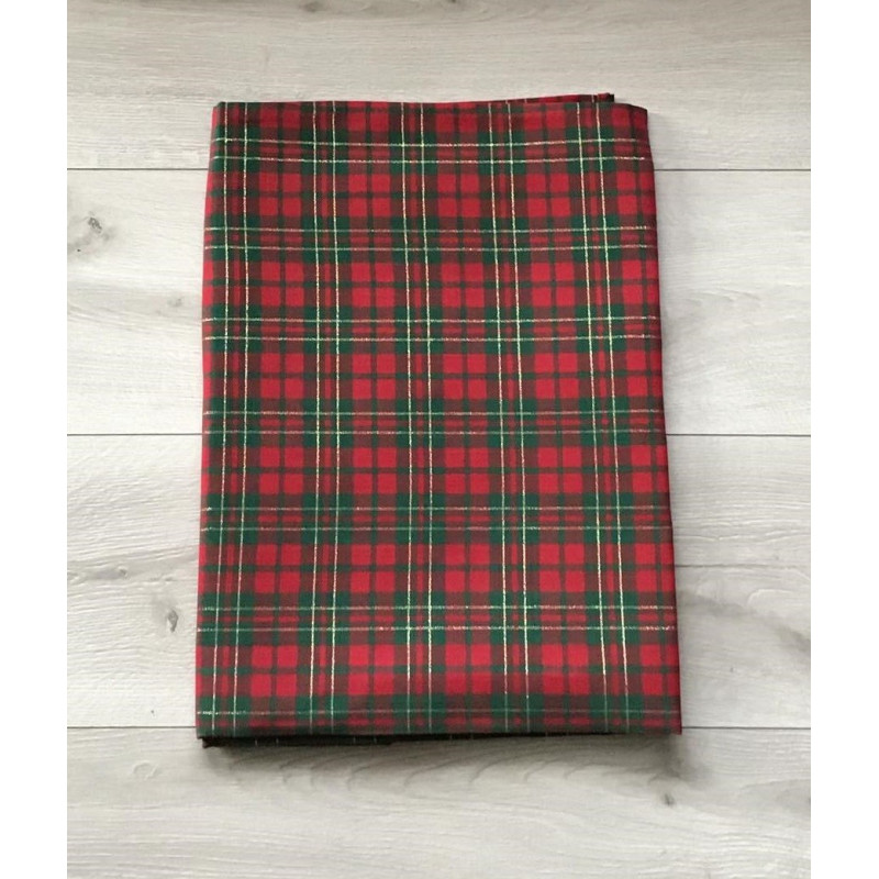 Obrus W Czerwono Zieloną Szkocką Kratę