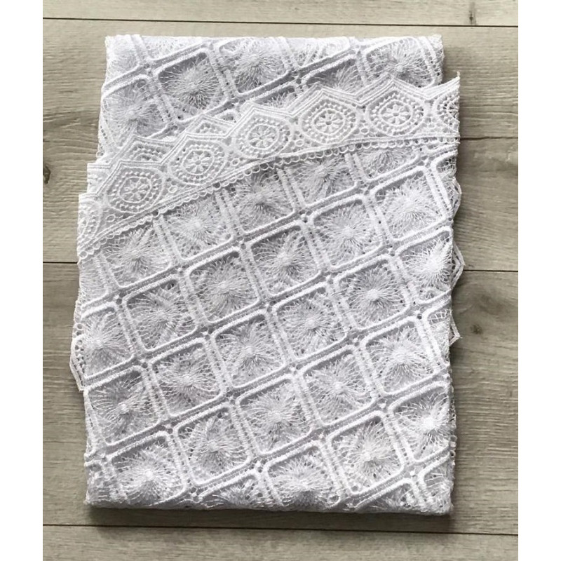 Obrus Biały Okrągły Cały Koronkowy Kwadraty