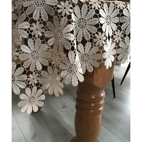 Obrus Z Gipiury Beżowy Cały Koronkowy