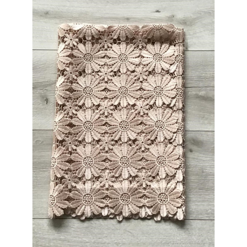 Obrus Z Gipiury Beżowy Cały Koronkowy