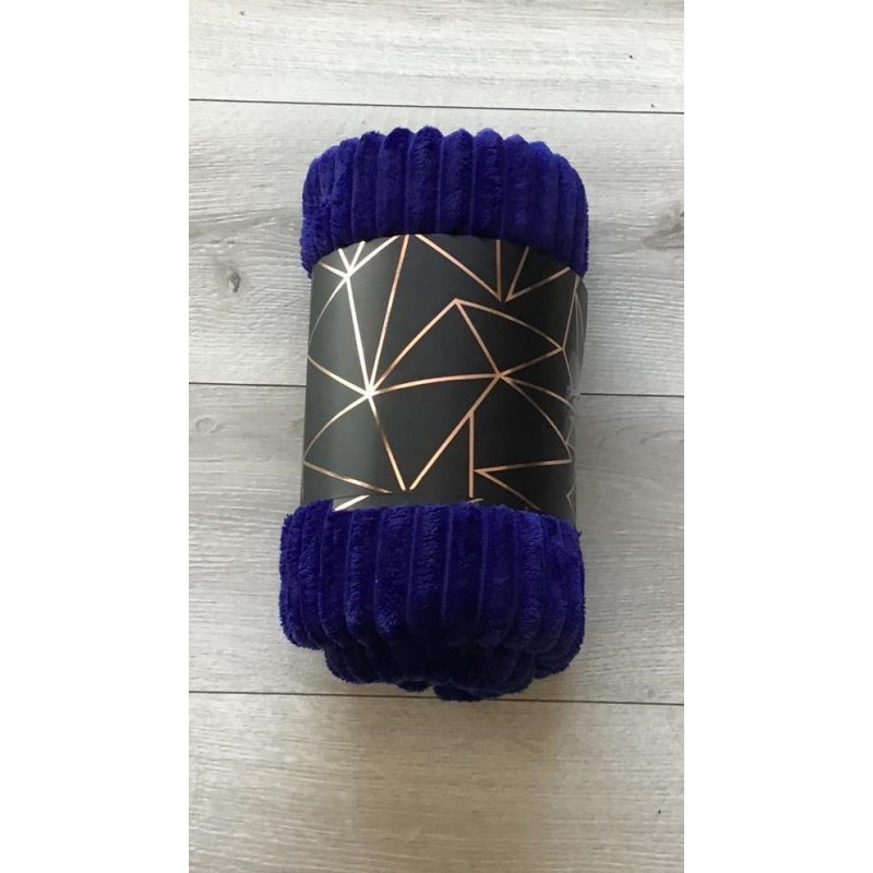 Koc Z Mikrofibry Tłoczony Pasy 220x200cm Granatowy