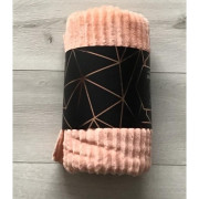 Koc Z Mikrofibry Tłoczony Pasy 160x200cm Łososiowy