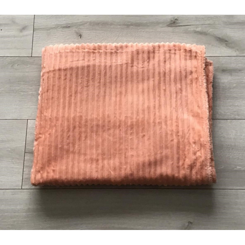 Koc Z Mikrofibry Tłoczony Pasy 160x200cm Łososiowy